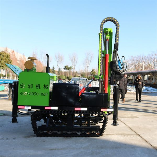 澳大利亞的客戶代專程到訪了宏潤機(jī)械，對(duì)公司的潛孔鉆機(jī)產(chǎn)品進(jìn)行了深入細(xì)致的考察
